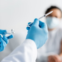 Вакцинацию против COVID-19 включат в национальный календарь профилактических прививок