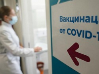 Названы требующие обязательной вакцинации от COVID-19 профессии