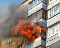 Два человека сгорели при пожаре в московской пятиэтажке