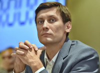 К политику Дмитрию Гудкову пришли с обыском