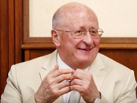 Гинцбург назвал необходимой вакцинацию каждые полгода из-за мутаций коронавируса