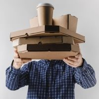 Налоговая служба дала разъяснения о возможности привлекать службам по доставке еды самозанятых