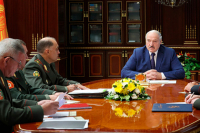Чтобы ни одна с... , ни ногой, ни траком!