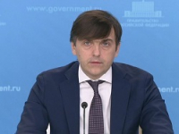 Министр просвещения Кравцов: с 1 сентября в школах начнут поднимать государственный флаг