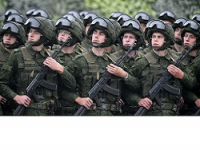 Военным и сотрудникам правоохранительных органов проиндексируют выплаты еще на 5%