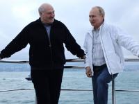 Лукашенко виляет Кремлем