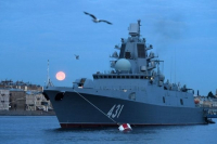 На территории Кронштадтского морского завода горел корабль