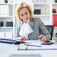В справке о доходах физлица указывается только фактически выплаченная зарплата