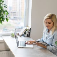 Минфин России указал, как отразить бюджетникам оплату дополнительных дней по уходу за детьми-инвалидами