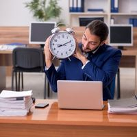 Отчетность по форме 6-НДФЛ и РСВ нужно представить до 8 ноября