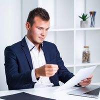 Разъяснены особенности выставления счета-фактуры при передаче доверительному управляющему имущества, подлежащего прослеживаемости