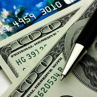 Банк России установил комиссию в размере 12% на покупку иностранной валюты физлицами