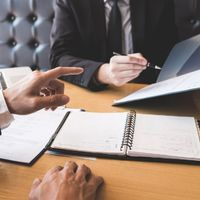 Продажа иностранной валюты и исполнение обязательств резидентами: Банк России разъяснил применение Указов о специальных экономических мерах