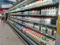 Полки в магазинах уже не пустые, но цены не радуют