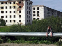 Кто-то жирует, а у кого-то голые ноги из холодной воды торчат