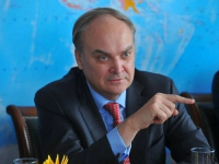 Антонов заявил, что поставка оружия Украине со стороны США повышает угрозу эскалации