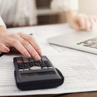 На организации и ИП, исключаемые из ЕГРЮЛ и ЕГРИП, не распространяются нормы о продлении сроков уплаты страховых взносов