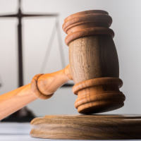 Суд признал неправильный учет металлолома мнимой операцией и оштрафовал бухгалтера