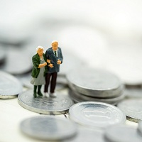 Работающим в НКО пенсионерам могут начать индексировать страховую пенсию и выплаты к ней