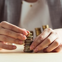 Компенсационные выплаты при увольнении по соглашению сторон освобождаются от обложения НДФЛ и страховыми взносами