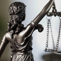Расторжение трудового договора с совместителем является незаконным, если основной сотрудник уволился в день приема на работу