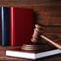 Суд: УК целесообразно оспаривать решения общего собрания собственников о снижении платы за содержание жилья