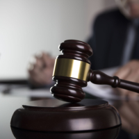 Суд: наличие в пациентском отзыве субъективной оценки действий врача само по себе не исключает присутствие в нем утверждений о факте