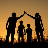 Если родитель несовершеннолетнего изменил имя, нужно получать новое свидетельство о рождении ребенка