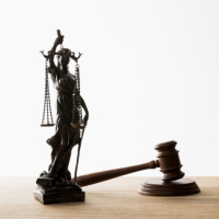 КС РФ: работодатель, распространивший сведения о дисциплинарном проступке, обязан опровергнуть их при отмене приказа судом